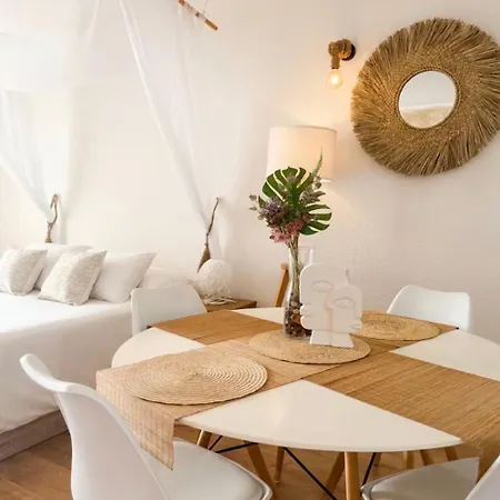 Peaceful & Bright Loft, Heated Pool, Netflix, Free Wifi & Parking, Tennis *