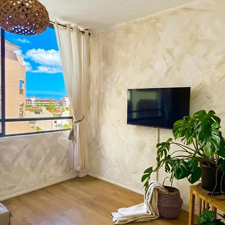 Peaceful & Bright Loft, Heated Pool, Netflix, Free Wifi & Parking, Tennis Los Cristianos (Tenerife)