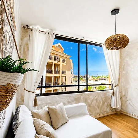 Apartment Peaceful & Bright Loft, Heated Pool, Netflix, Free Wifi & Parking, Tennis