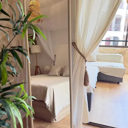 Peaceful & Bright Loft, Heated Pool, Netflix, Free Wifi & Parking, Tennis Apartment