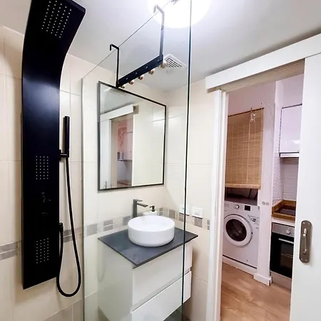 Peaceful & Bright Loft, Heated Pool, Netflix, Free Wifi & Parking, Tennis