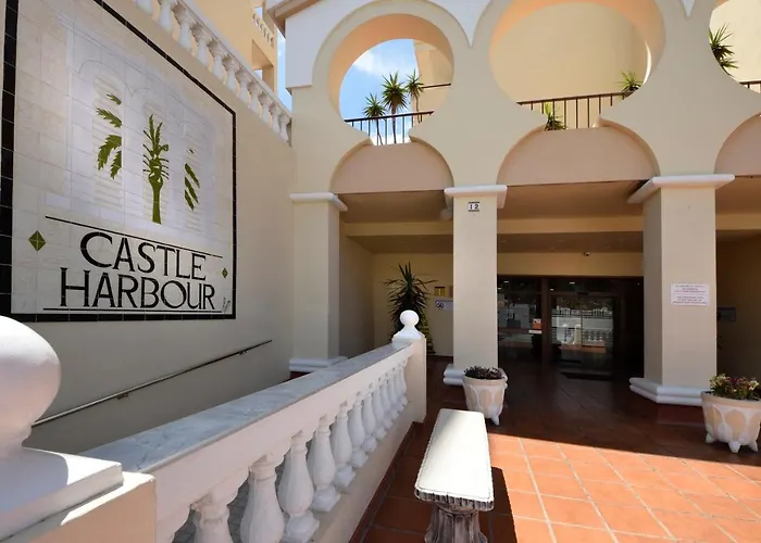 Peaceful & Bright Loft, Heated Pool, Netflix, Free Wifi & Parking, Tennis Appartement