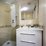Apartman Peaceful & Bright Loft, Heated Pool, Netflix, Free Wifi & Parking, Tennis Los Cristianos