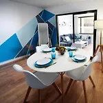 Peaceful & Bright Loft, Heated Pool, Netflix, Free Wifi & Parking, Tennis Apartman *