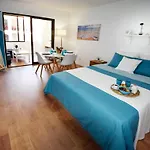 Apartament Peaceful & Bright Loft, Heated Pool, Netflix, Free Wifi & Parking, Tennis