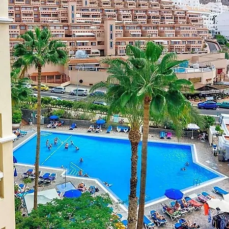 Peaceful & Bright Loft, Heated Pool, Netflix, Free Wifi & Parking, Tennis *