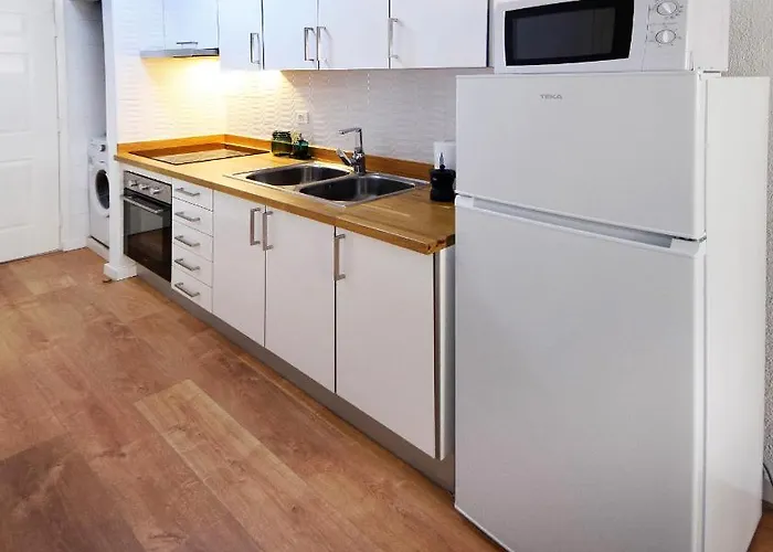 公寓 Peaceful & Bright Loft, Heated Pool, Netflix, Free Wifi & Parking, Tennis 洛斯克里斯蒂亚诺斯