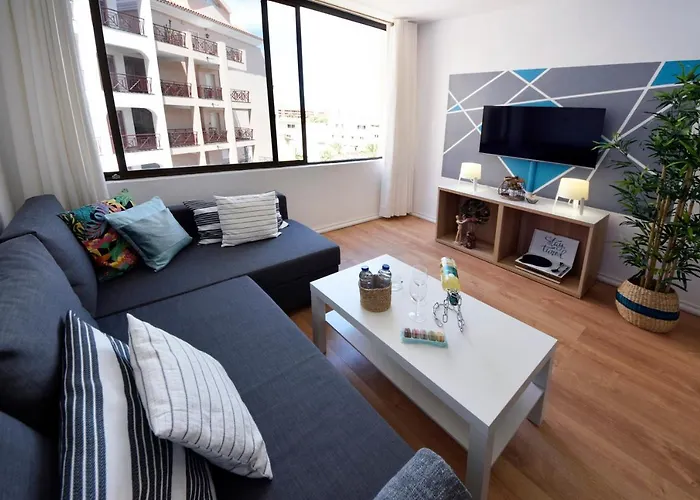 Peaceful & Bright Loft, Heated Pool, Netflix, Free Wifi & Parking, Tennis Apartment Los Cristianos (Tenerife)