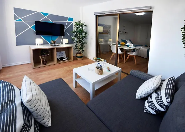Peaceful & Bright Loft, Heated Pool, Netflix, Free Wifi & Parking, Tennis شقة