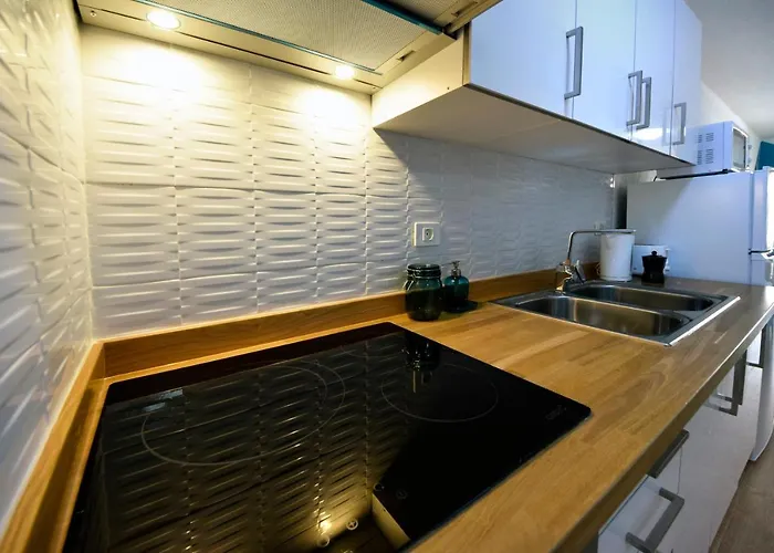 Peaceful & Bright Loft, Heated Pool, Netflix, Free Wifi & Parking, Tennis 洛斯克里斯蒂亚诺斯