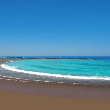 Peaceful & Bright Loft, Heated Pool, Netflix, Free Wifi & Parking, Tennis Appartement