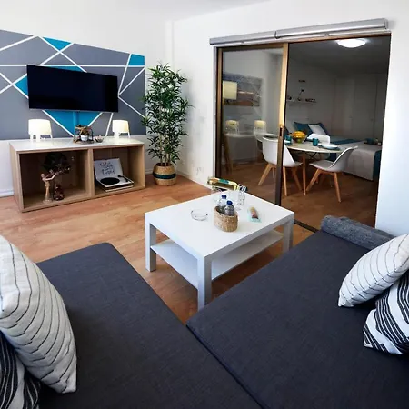 Peaceful & Bright Loft, Heated Pool, Netflix, Free Wifi & Parking, Tennis Appartement