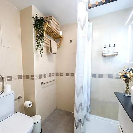 Peaceful & Bright Loft, Heated Pool, Netflix, Free Wifi & Parking, Tennis Apartamento *