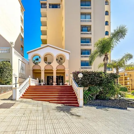 Peaceful & Bright Loft, Heated Pool, Netflix, Free Wifi & Parking, Tennis *